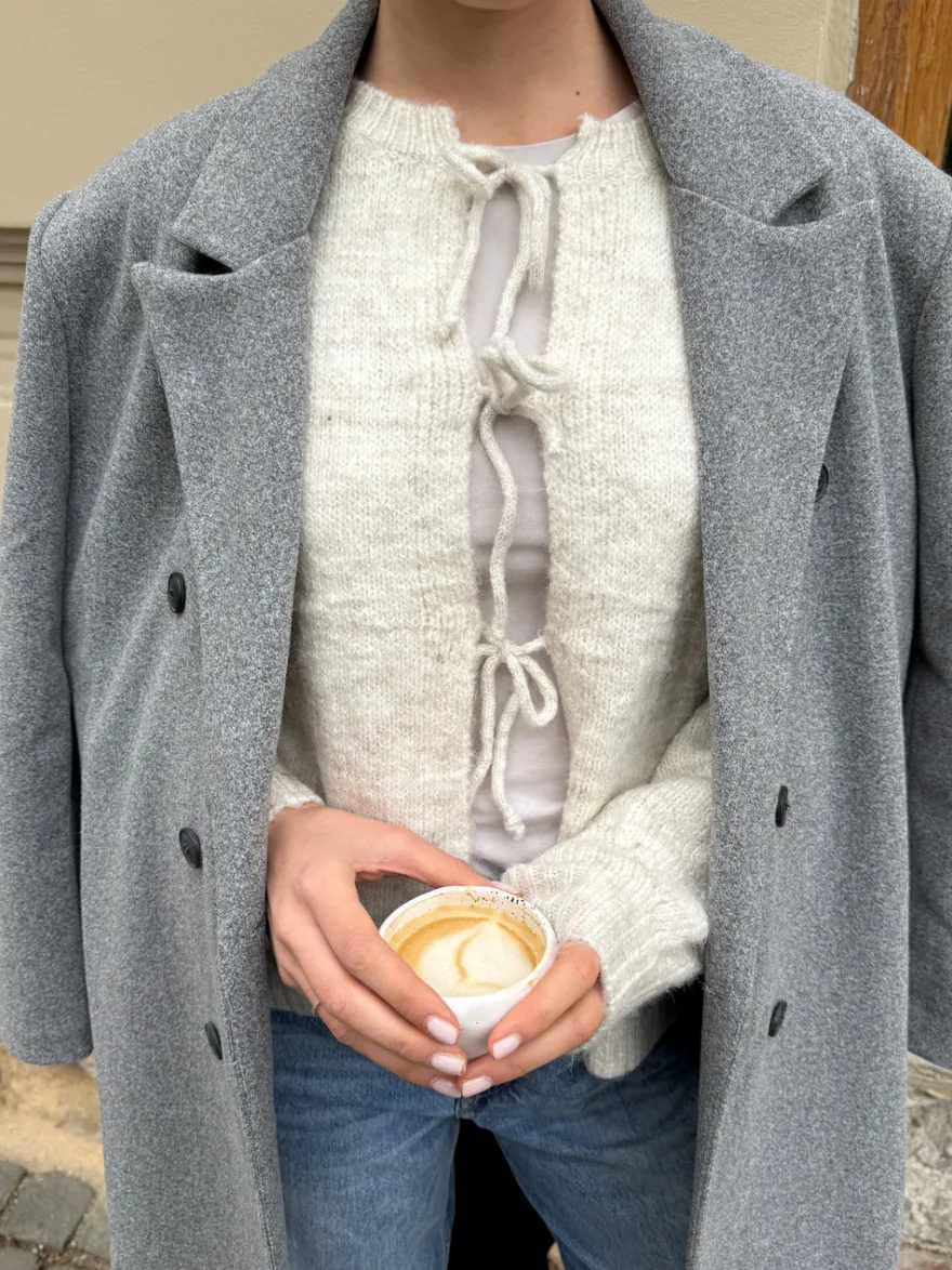 Design By Si Gunilla strikket cardigan med bindedetaljer - Beige Clearance