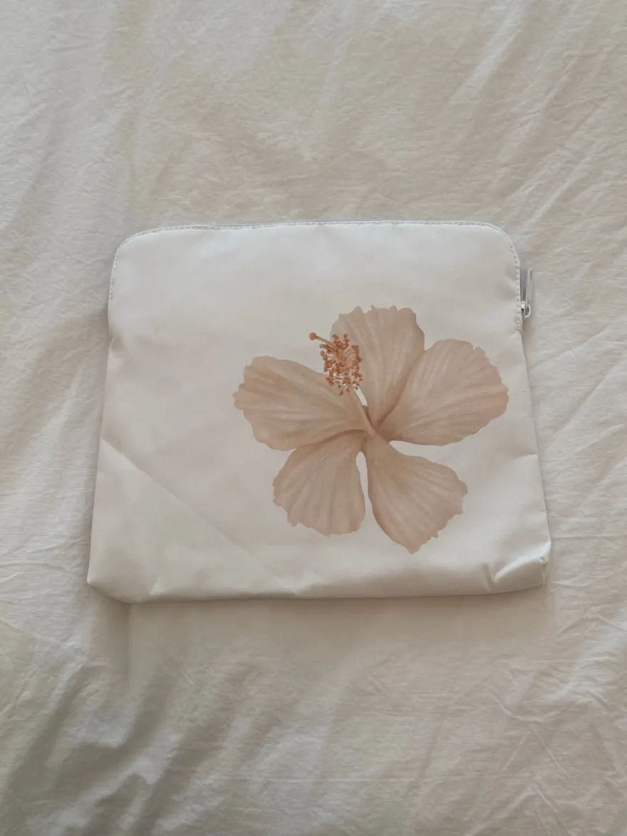 Design By Si Honey computer sleeve - Hvid med beige blomst Hot