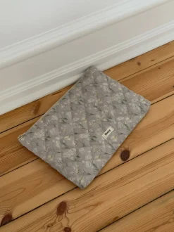 Design By Si Honey computersleeve med blomster - Beige Online
