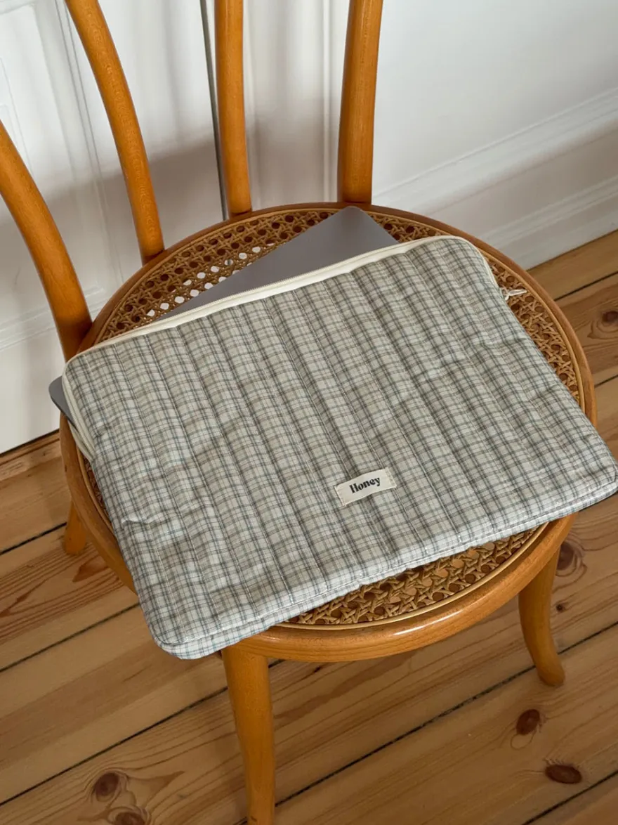 Design By Si Honey computer sleeve med tern - Beige/grøn Clearance