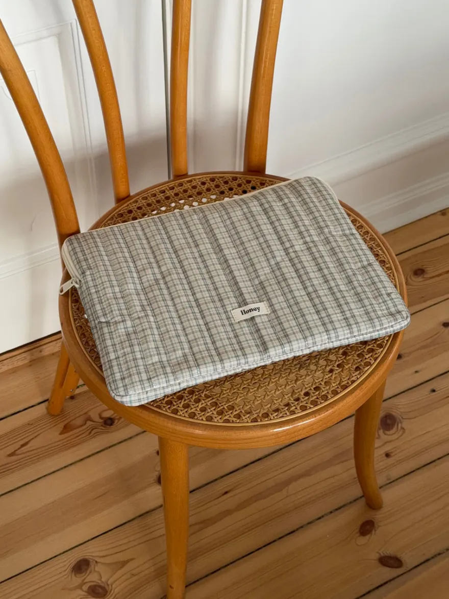 Design By Si Honey computer sleeve med tern - Beige/grøn Clearance