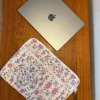 Design By Si Honey computer sleeve - Off white med blomster
