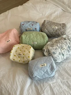 Design By Si Honey lille toilettaske - Lys gul med citroner New