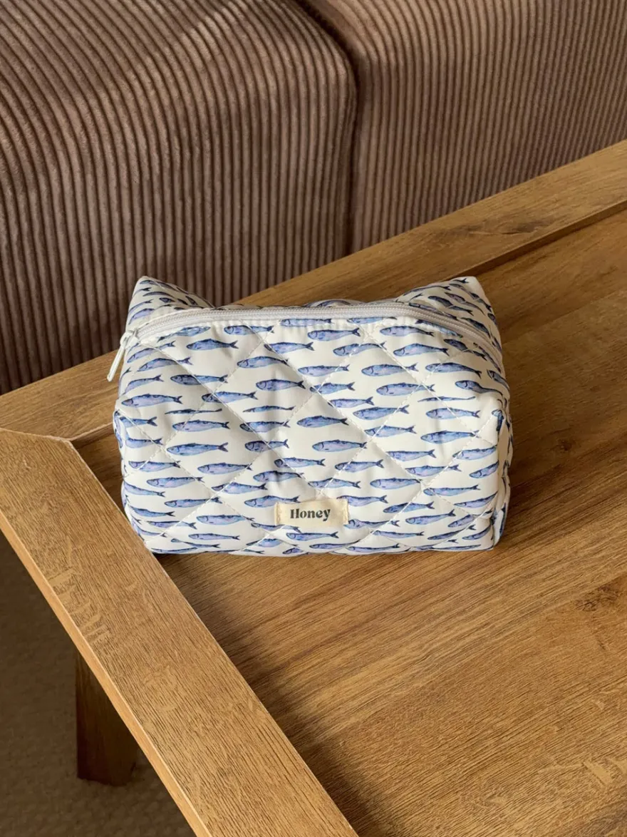Design By Si Honey lille toilettaske med fiskemønster - Hvid/blå New
