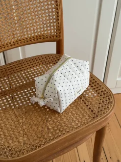 Design By Si Honey lille toilettaske med prikker - Hvid/navy Discount