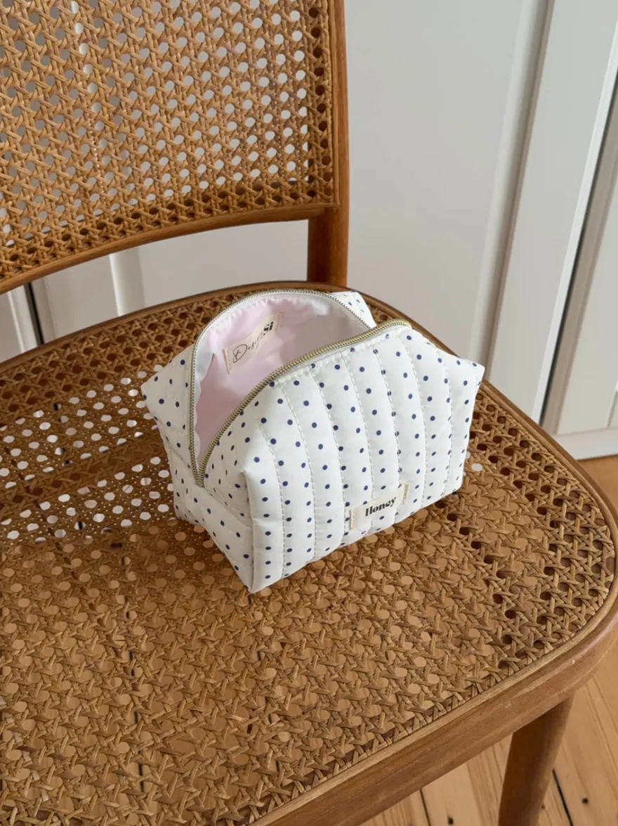 Design By Si Honey lille toilettaske med prikker - Hvid/navy Discount