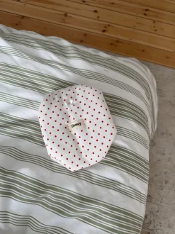 Design By Si Honey lille toilettaske med prikker - Hvid/rød Sale