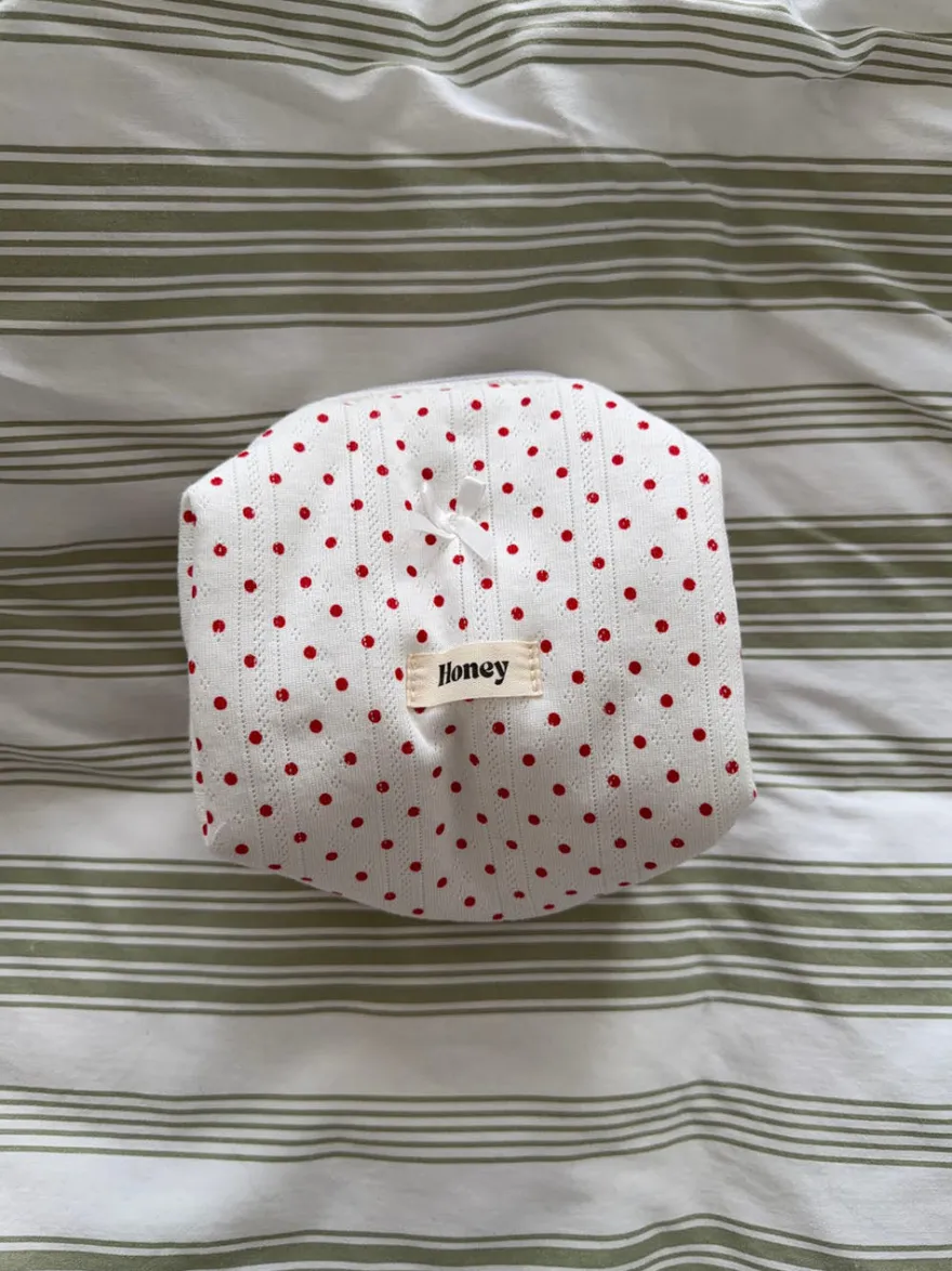 Design By Si Honey lille toilettaske med prikker - Hvid/rød Sale