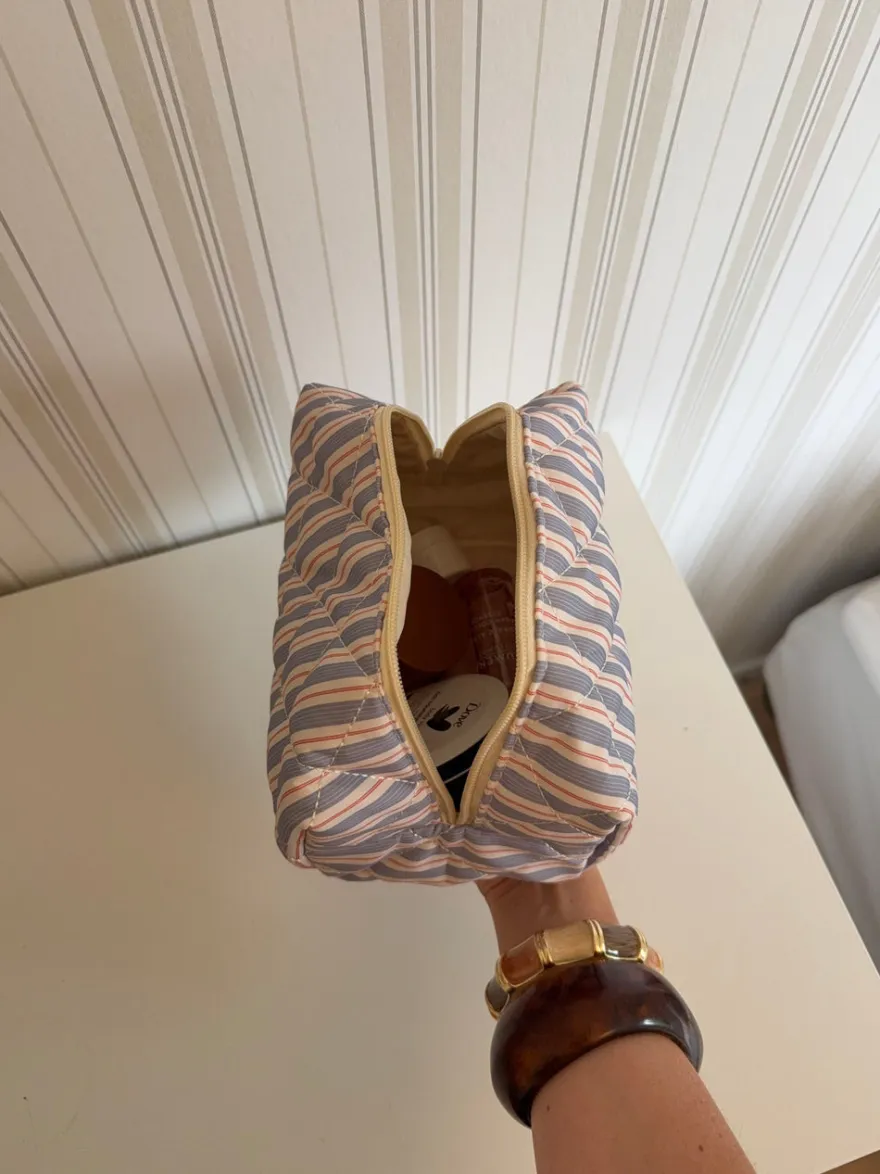 Design By Si Honey lille toilettaske med striber - Blå/hvid/rød Outlet