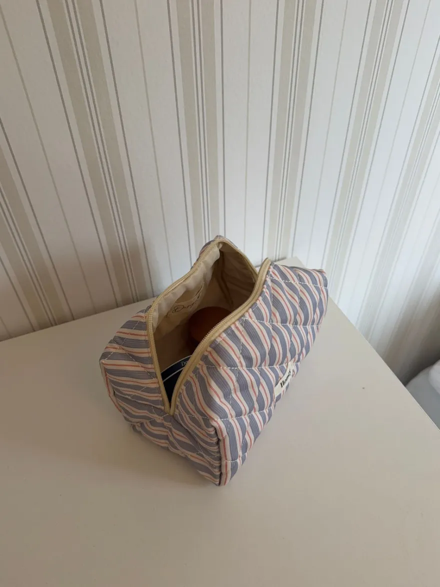 Design By Si Honey lille toilettaske med striber - Blå/hvid/rød Outlet