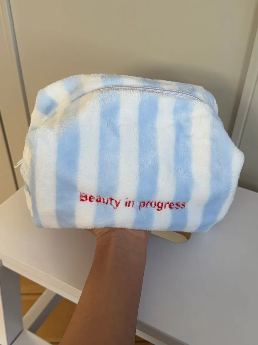 Design By Si Honey lille toilettaske med striber - Hvid/blå Hot
