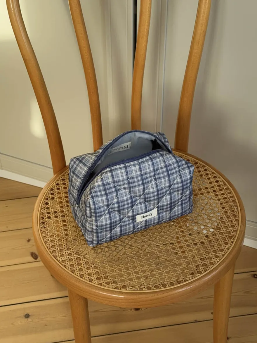 Design By Si Honey lille toilettaske med tern - Blå Sale