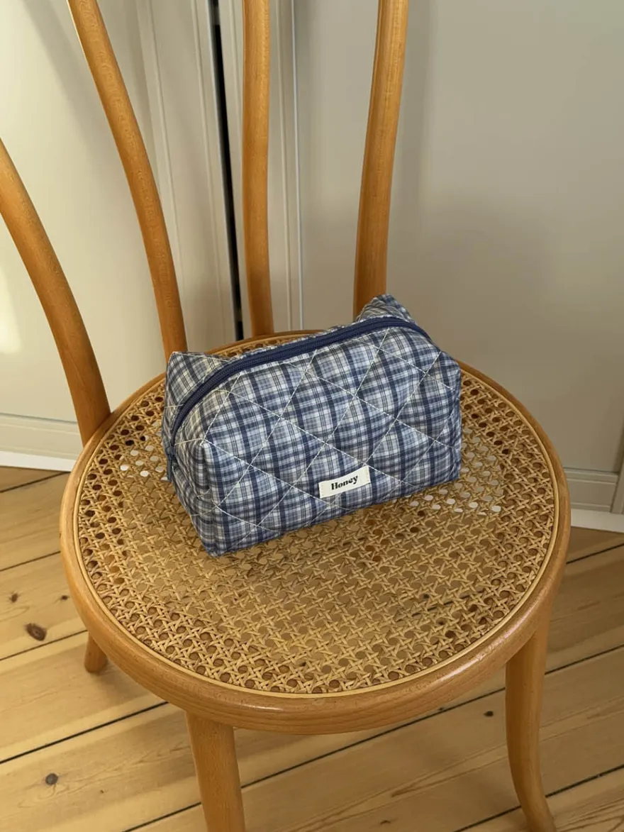 Design By Si Honey lille toilettaske med tern - Blå Sale