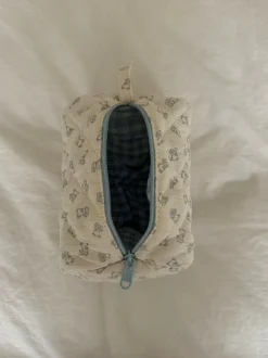 Design By Si Honey lille toilettaske - Off white med bamser Hot