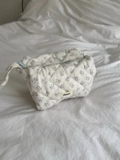 Design By Si Honey lille toilettaske - Off white med bamser Hot