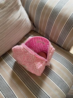Design By Si Honey lille toilettaske - Pink med små blomster Online