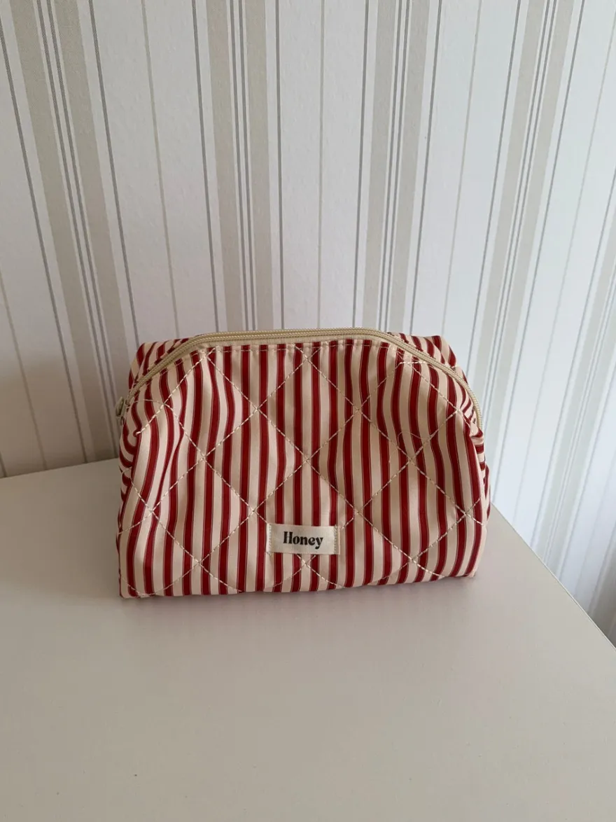 Design By Si Honey lille toilettaske - Striber i rød/beige Sale