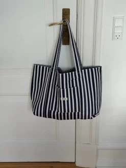 Design By Si Honey net med striber - Navy/hvid Outlet