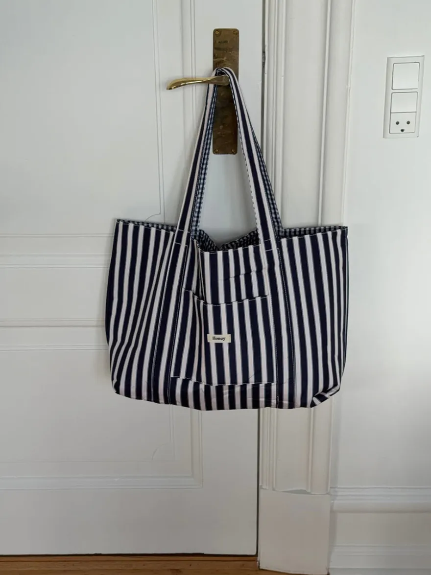 Design By Si Honey net med striber - Navy/hvid Outlet