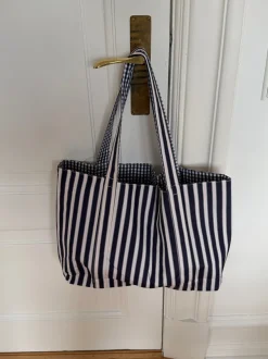 Design By Si Honey net med striber - Navy/hvid Outlet