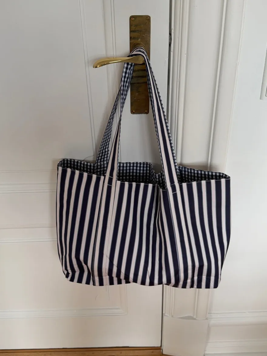 Design By Si Honey net med striber - Navy/hvid Outlet