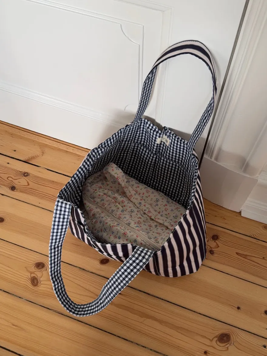 Design By Si Honey net med striber - Navy/hvid Outlet