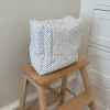 Design By Si Honey stor toilettaske - Hvid med polka prikker Hot