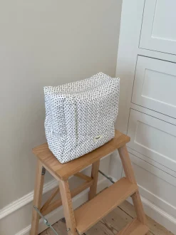 Design By Si Honey stor toilettaske - Hvid med polka prikker Hot