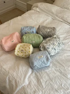 Design By Si Honey stor toilettaske - Lyserød fluffy Discount