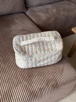 Design By Si Honey stor toilettaske med hank - Hvid med blomster Sale