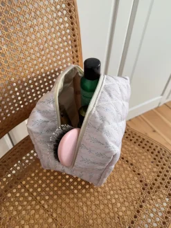 Design By Si Honey stor toilettaske med mønster - Off white Hot