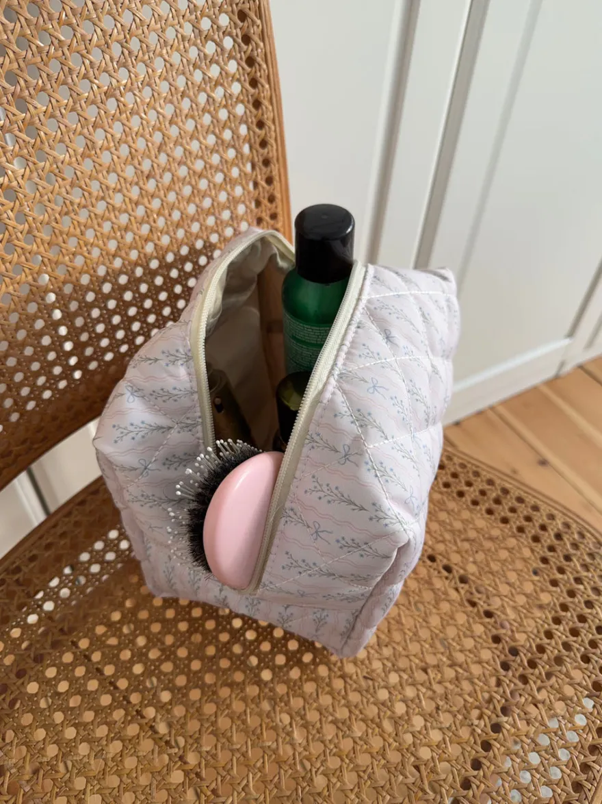 Design By Si Honey stor toilettaske med mønster - Off white Hot