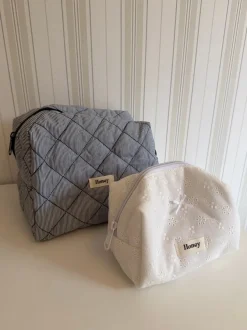 Design By Si Honey stor toilettaske med striber - Mørkeblå/hvid Outlet