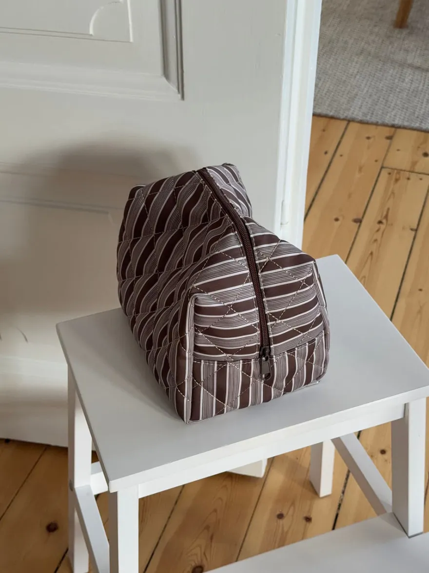 Design By Si Honey stor toilettaske med striber - Brun/hvid Discount