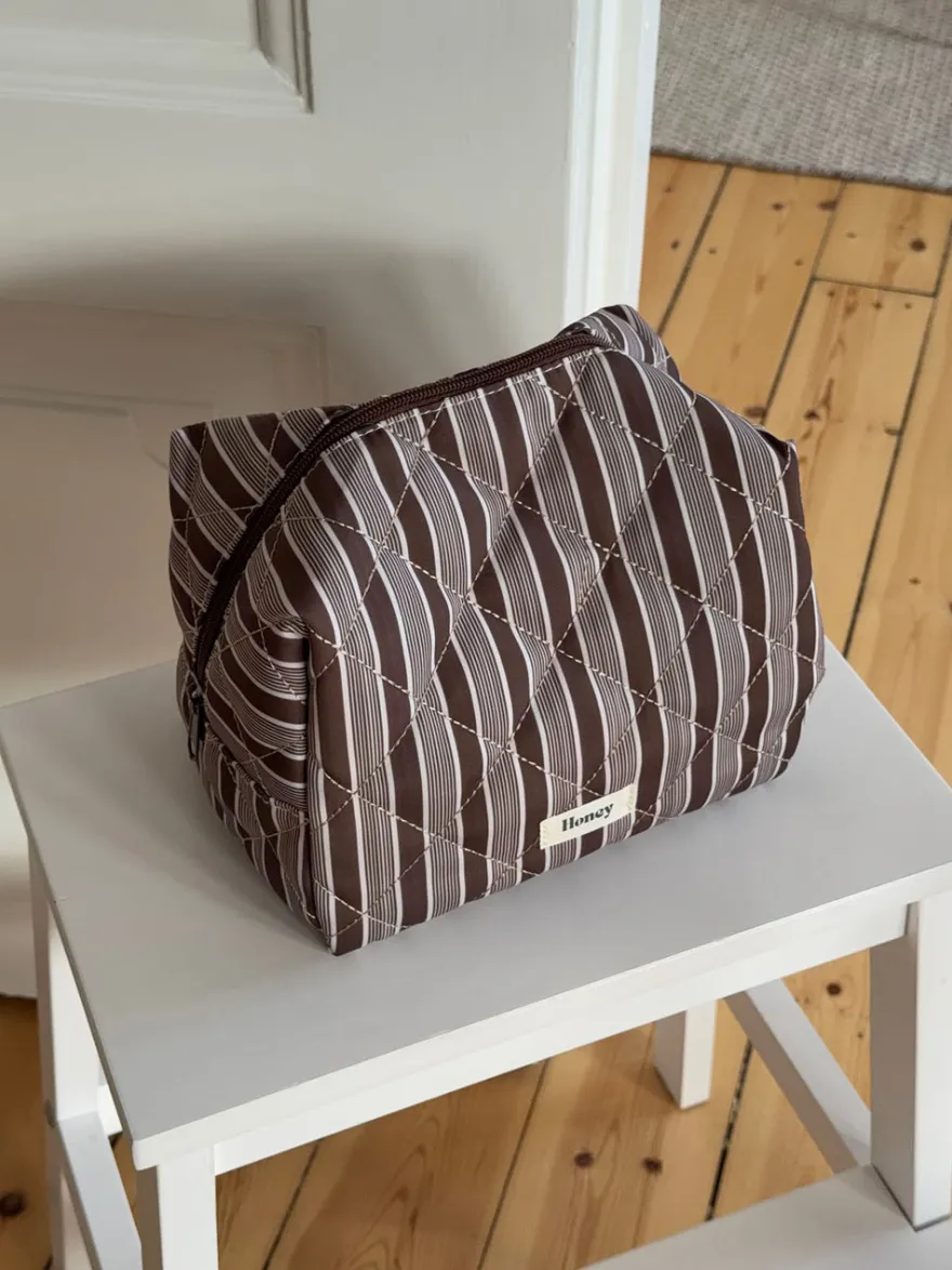 Design By Si Honey stor toilettaske med striber - Brun/hvid Discount