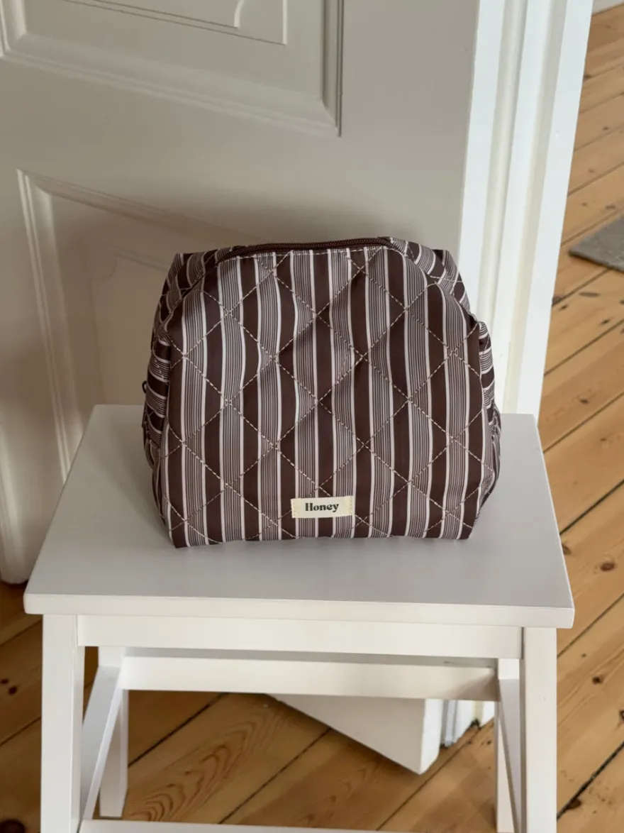 Design By Si Honey stor toilettaske med striber - Brun/hvid Discount