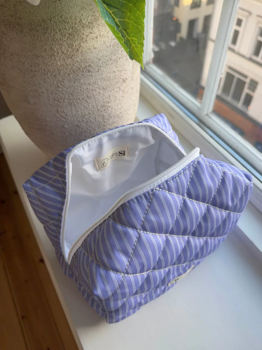Design By Si Honey stor toilettaske med striber - Blå/hvid Clearance