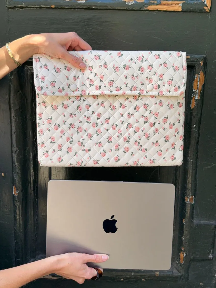 Design By Si Hyld computer sleeve - Hvid med lyserøde blomster Discount