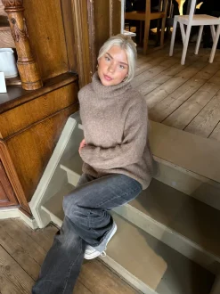 Design By Si Idun striktrøje med turtleneck - Brun Best