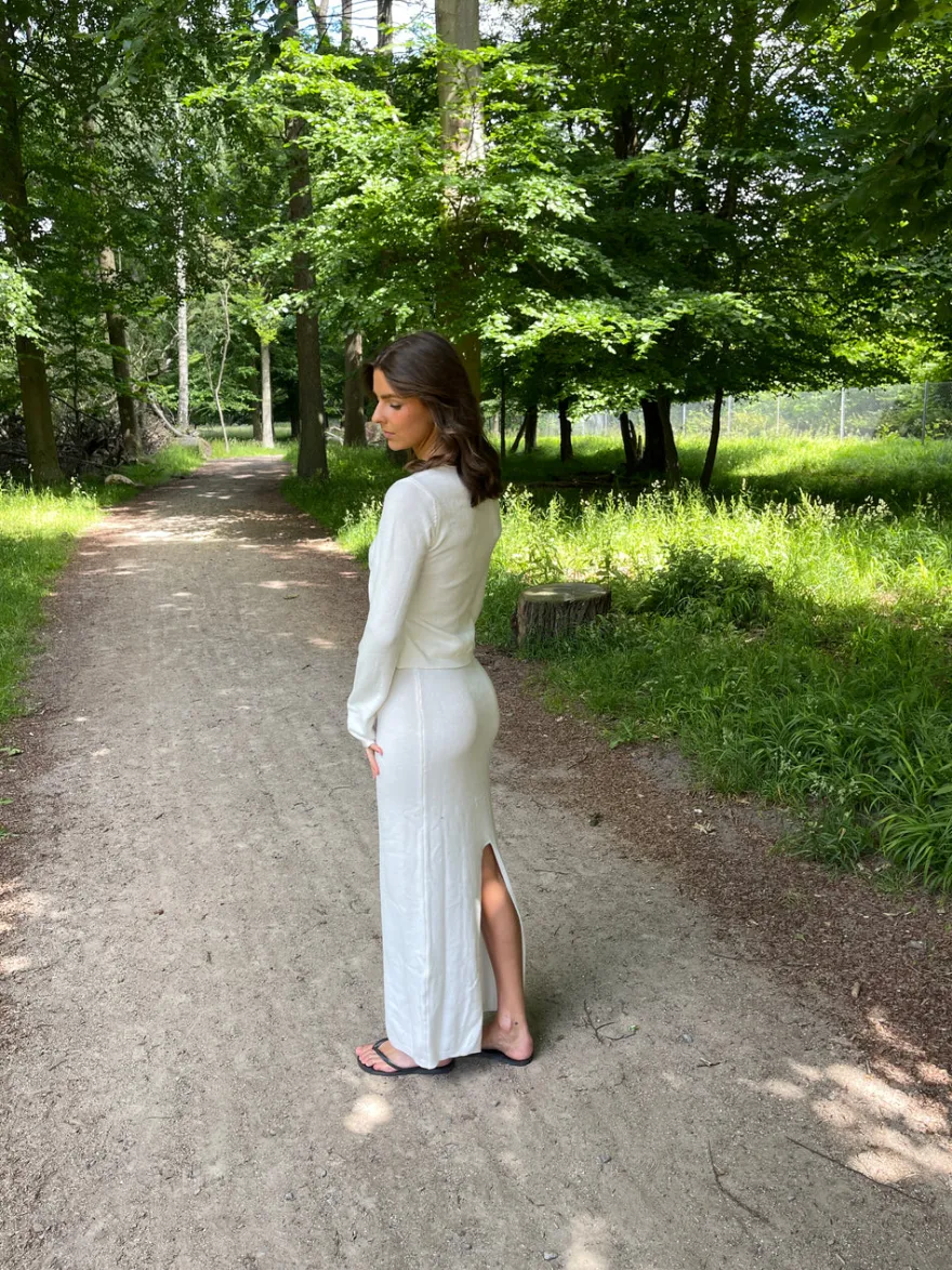 Design By Si Ines maxinederdel i strik - Hvid Online