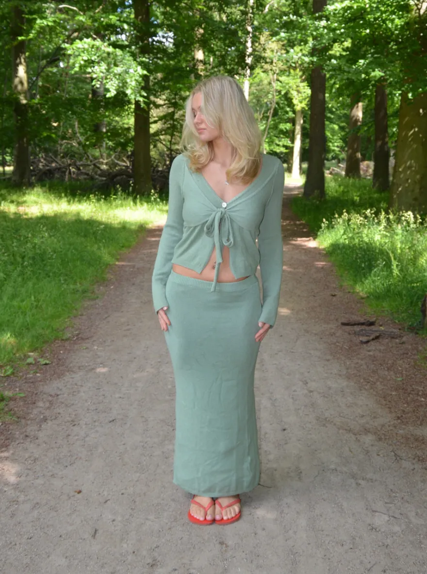 Design By Si Ines strikket bluse med bindebånd - Støvet grøn Best