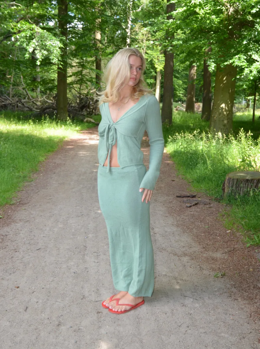 Design By Si Ines strikket bluse med bindebånd - Støvet grøn Best