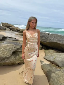 Design By Si Juliana satinkjole - Guld Sale