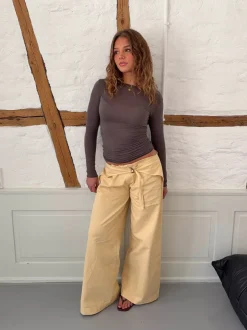 Design By Si Kaia langærmet cashmere bluse - Taupe Hot