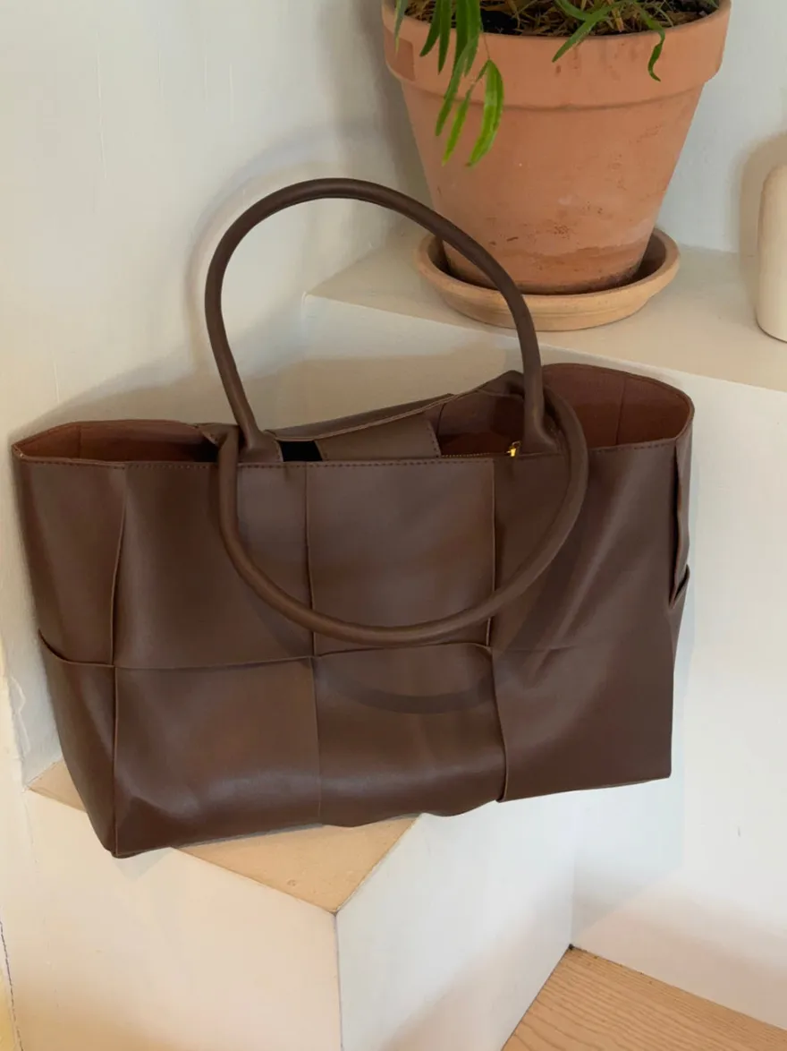 Design By Si Kaia skuldertaske med flet - Brun Discount