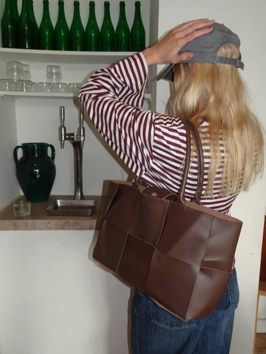 Design By Si Kaia skuldertaske med flet - Brun Discount
