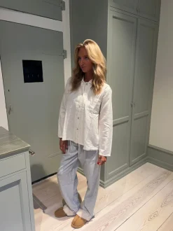 Design By Si Kallie pyjamas sæt med kirsebær - Hvid/blå Clearance