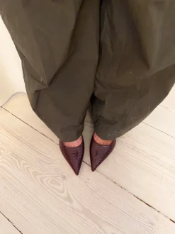 Design By Si Karline slingback mules med krokodilleprint - Mørkerød Best