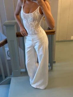 Design By Si Karol bukser med bælte - Hvid Outlet