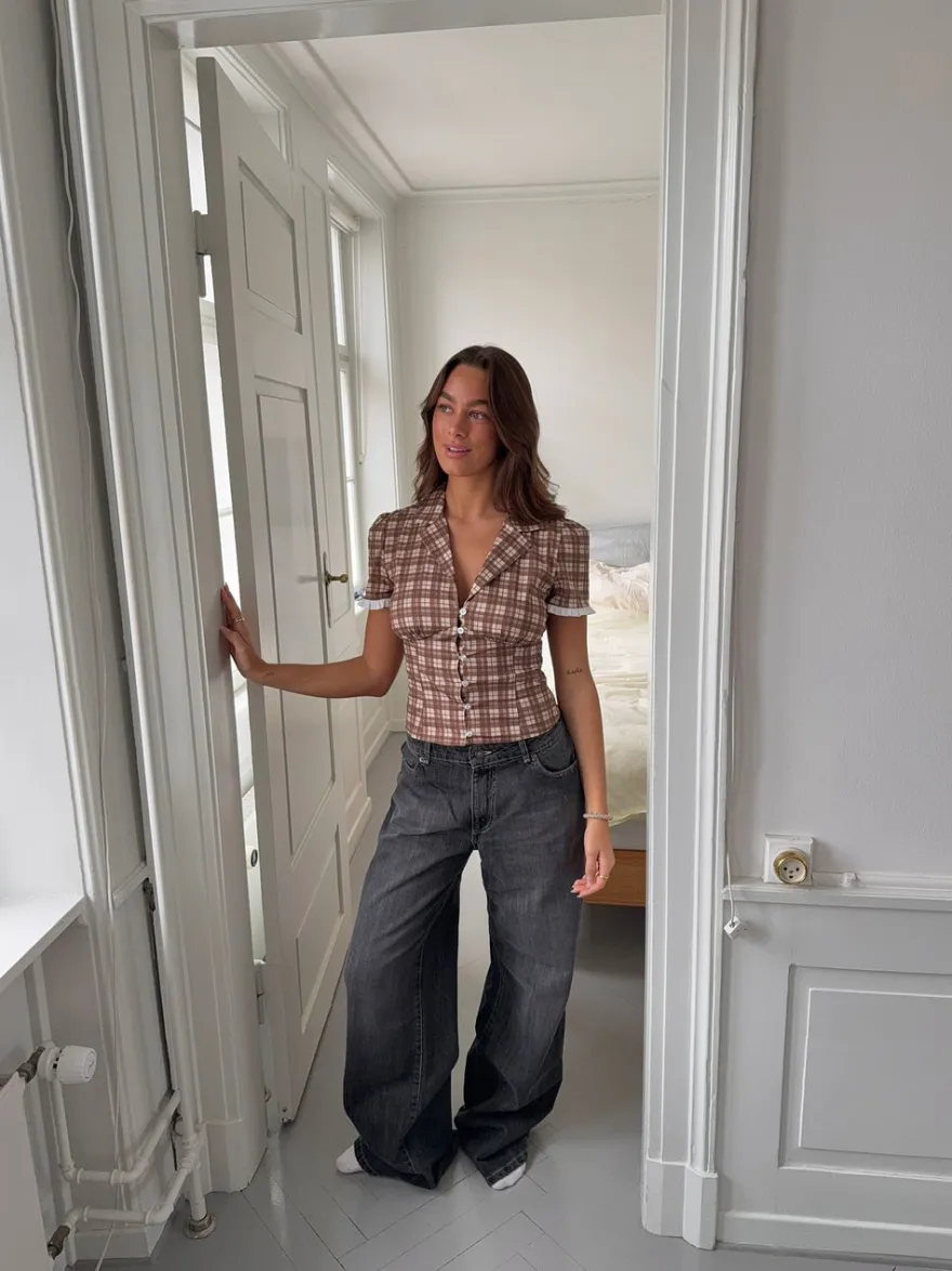 Design By Si Kassandra figursyet skjorte med tern - Brun/hvid